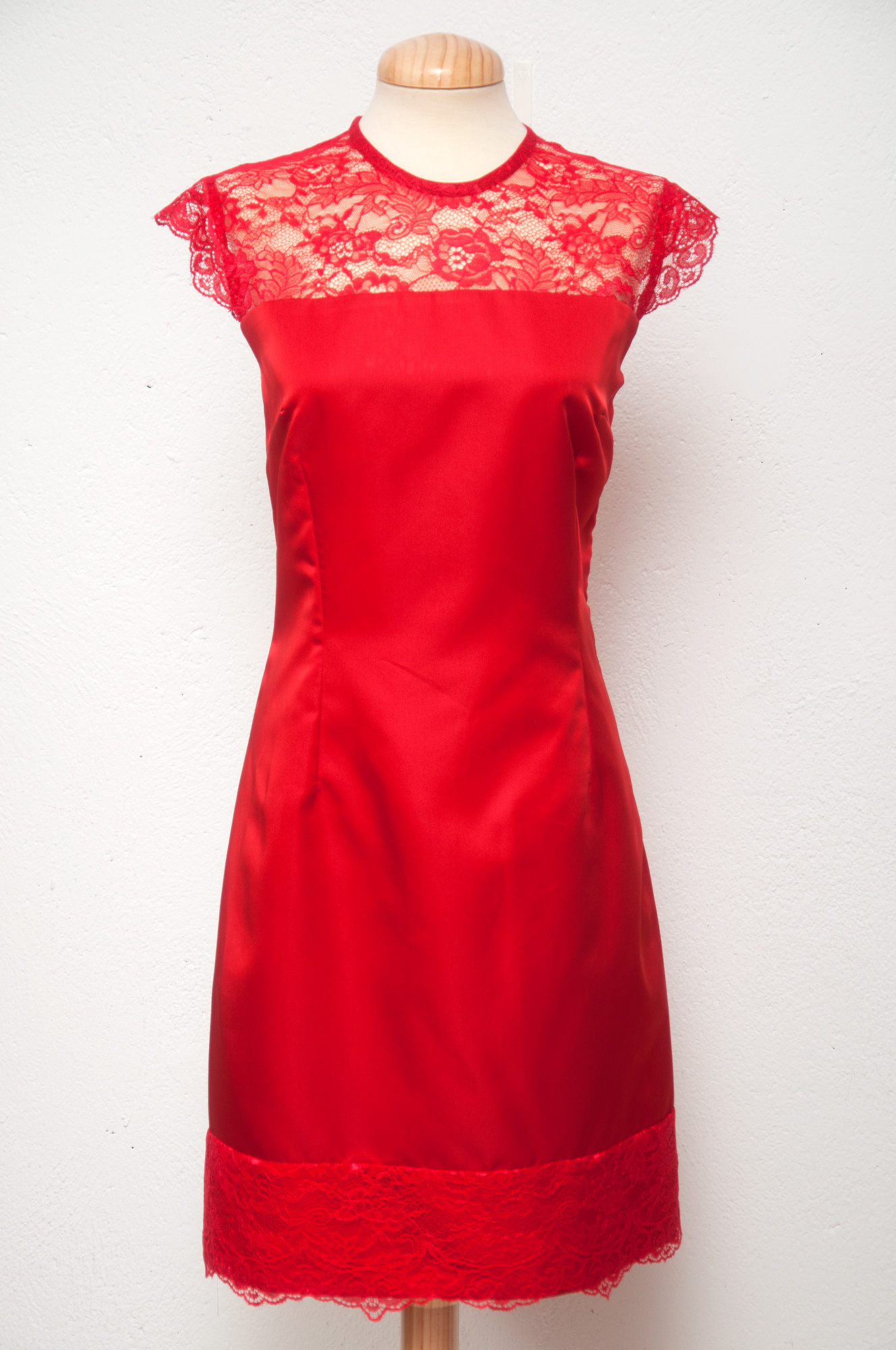 Vestido-rojo-encaje-Pilar -