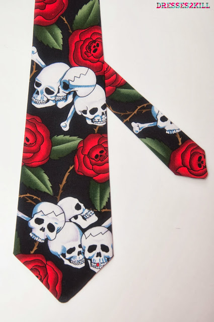 Corbata calaveras